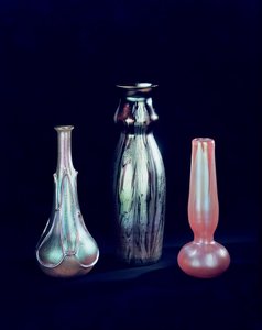 花瓶、おそらくLoetz、c.1900ガラスのコレクション